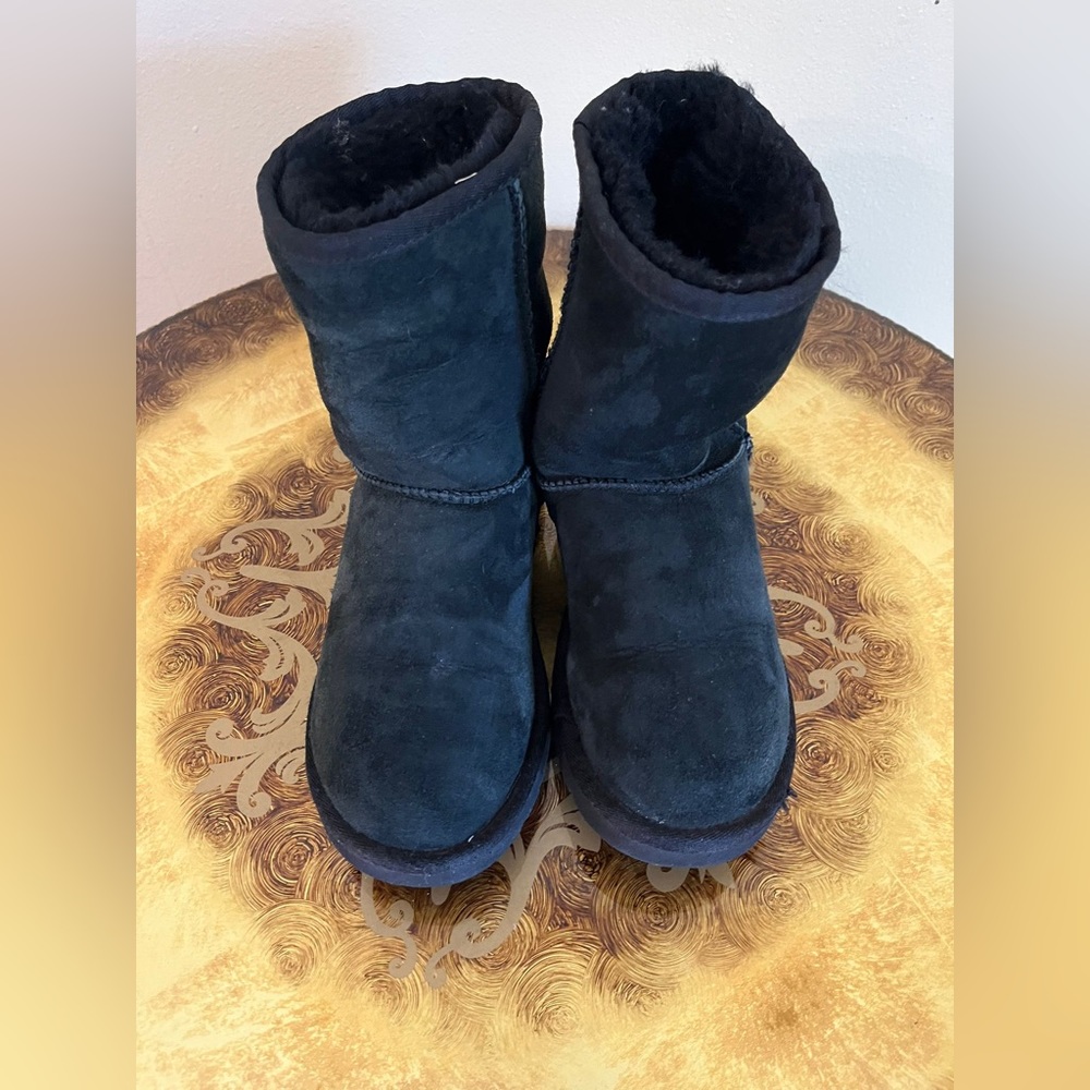 Ugg bots size:5 mid.#:5825